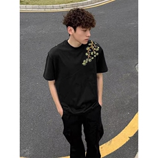 黑色
