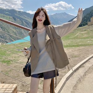 美拉德穿搭卡其色马甲套装女春秋2025年超火好看高级感短裤三件套图片