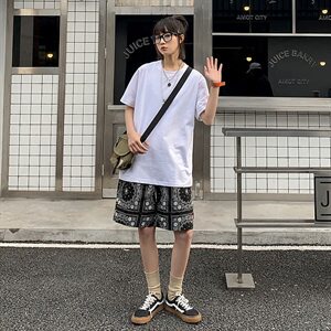 【】A003-HK7179-P35 夏装新款复古拼接时尚短裤 女模1图片