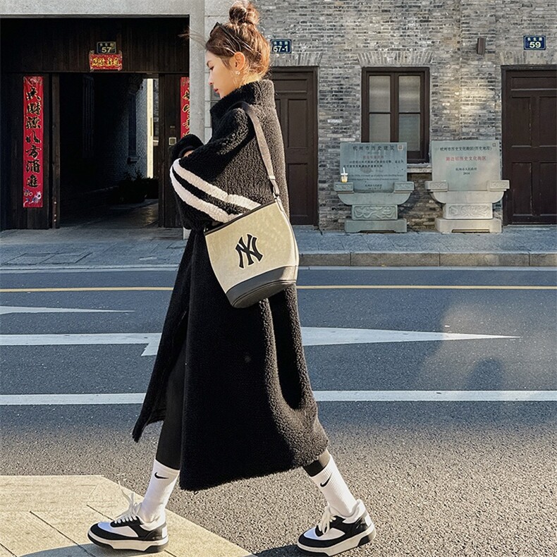 高级感炸街黑色皮毛一体羊羔毛外套女冬韩系中长款加厚颗粒绒大衣，女装羊羔毛/颗粒绒，菡迪欧娜