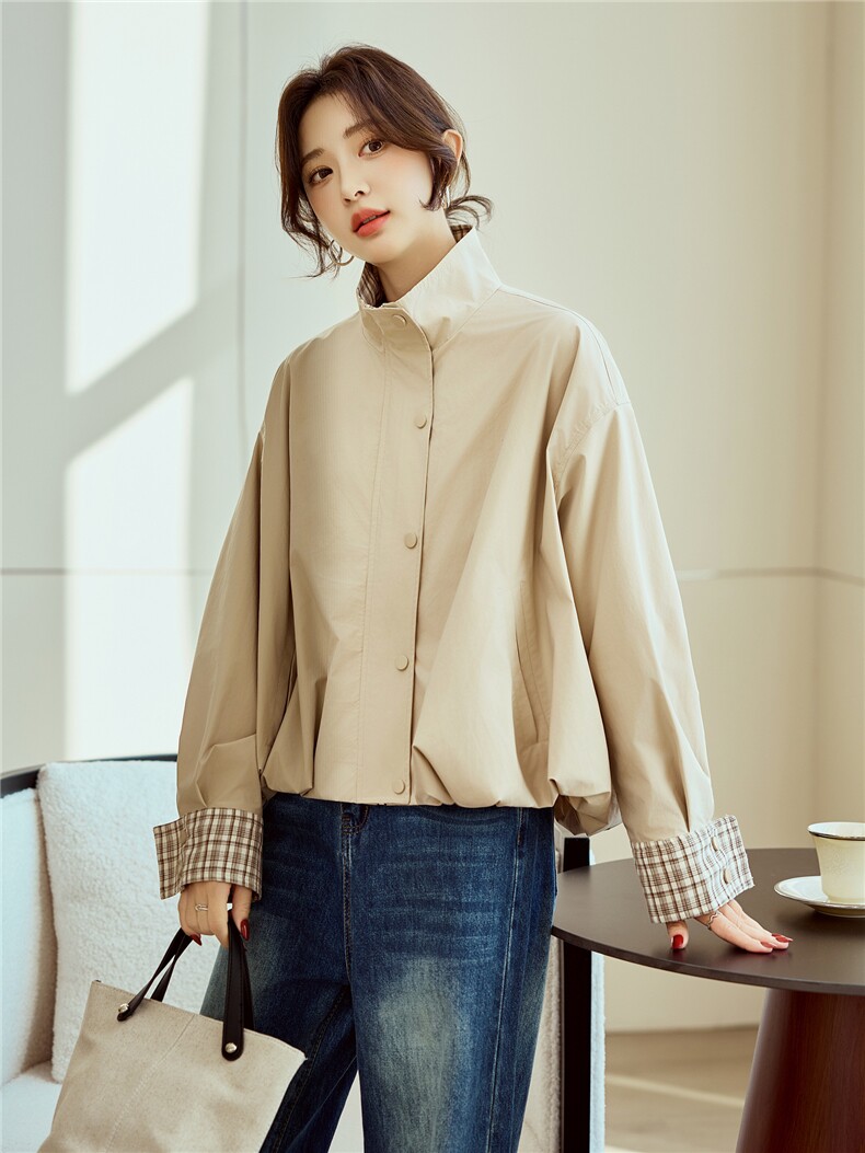 天蓝色拼接格子休闲气质短外套女2026早春新款翻领小个子夹克风衣,女装短外套,梦懿尔