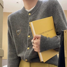 灰色