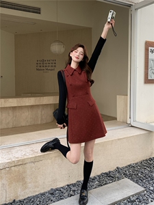 现货韩系高级感红呢料马甲+针织打底套装女2026春装新款两件套裙图片