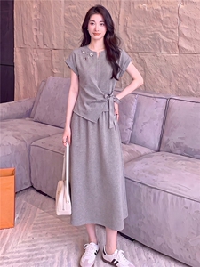 个性简约时尚套装裙女夏季新款蝴蝶结设计短袖上衣半身长裙两件套图片 个性简约时尚套装裙女夏季新款蝴蝶结设计短袖上衣半身长裙两件套图片