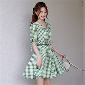v领连衣裙女夏装2021年新款时尚收腰显瘦气质减龄中长格子裙图片