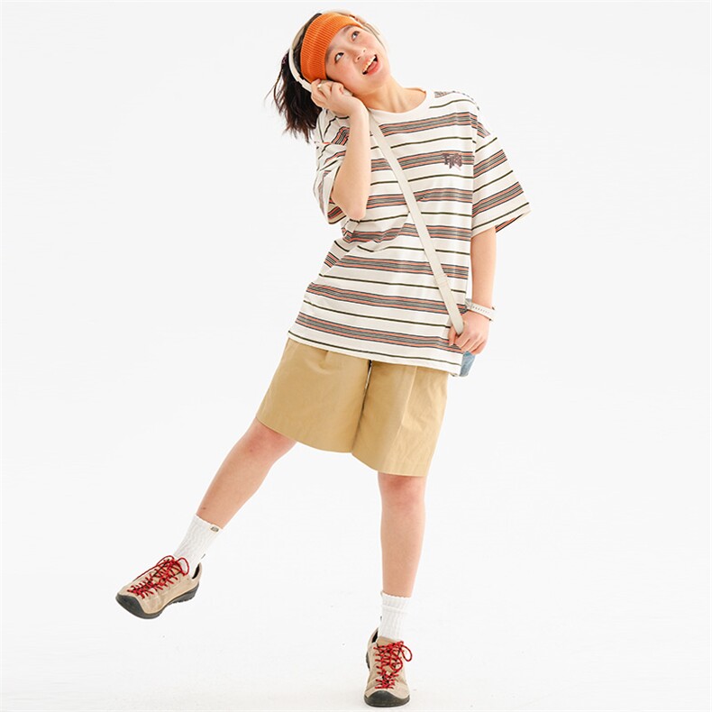 2025夏季新款原创潮牌日系男装T恤女模T1056，女装T恤，电商A101（原外27）