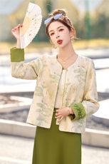 新中式国风外套女2025春秋新款今年流行超火小香风短款绿色花唐装，女装短外套，沁沁公主