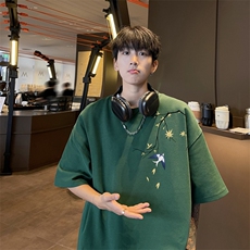 墨绿色