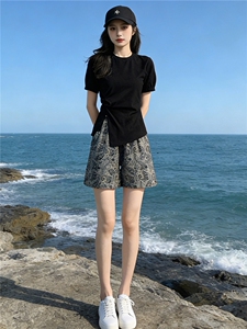 高级感时尚潮流套装女夏新款显瘦圆领开叉上衣阔腿提花短裤两件套图片