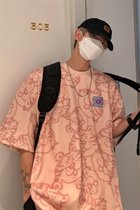 粉红色