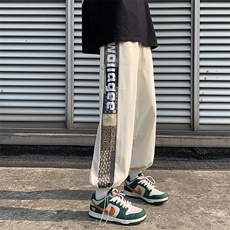 卡其色