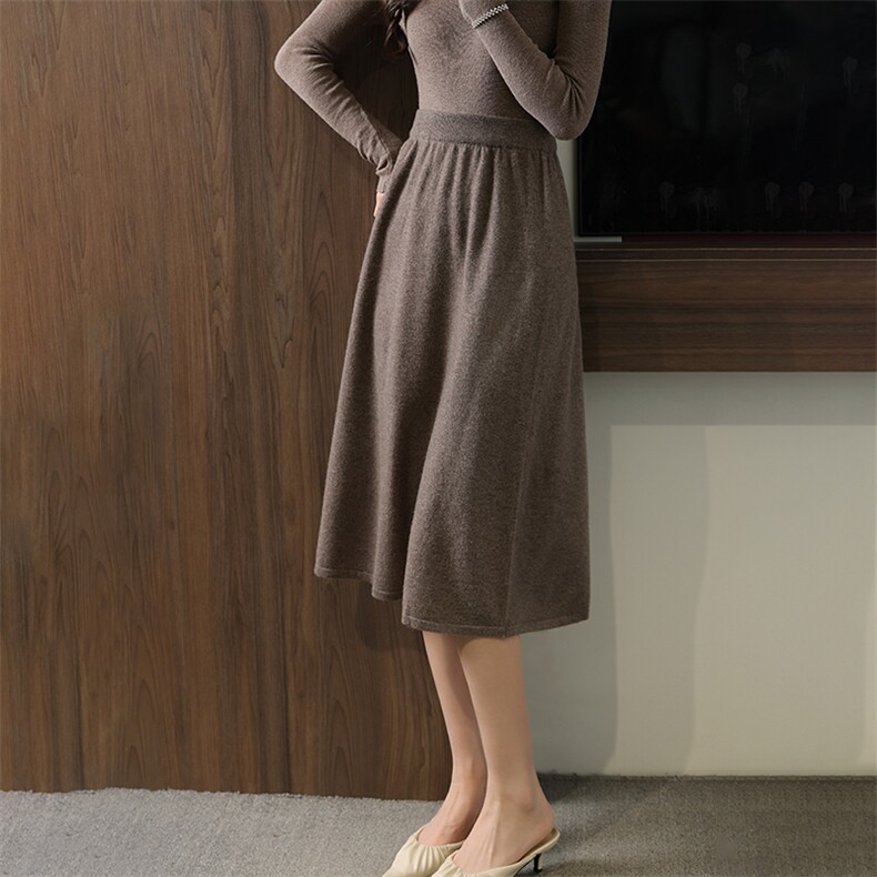 2025年秋季中腰百搭中长款平面伞裙，女装半身裙，举月羊绒