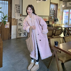 独特超好看粉色皮毛一体羊羔毛大衣女2024新款加绒加厚派克服外套，女装皮草，2C115