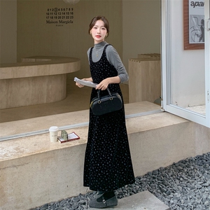 黑色金丝绒连衣裙套装女2025新款初秋高级感气质穿搭背心裙两件套图片