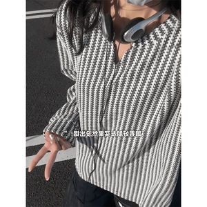 美式高街千鸟格子长袖T恤男女亨利V领英伦雅痞休闲宽松长袖打底衫图片