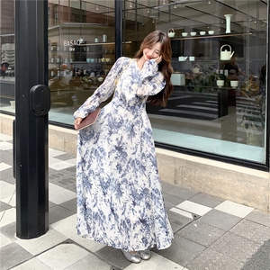 蓝色超仙绝美碎花裙长裙女2025秋新款法式显瘦度假风超好看连衣裙图片