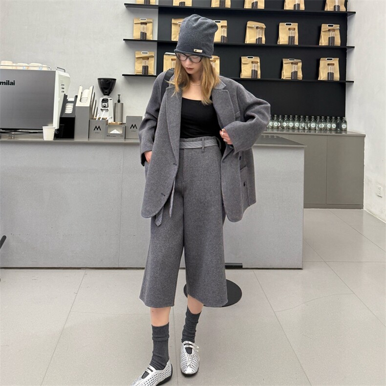 2025年夏季新款百搭女士短款西装套装，女装双面呢大衣，蒙绒特