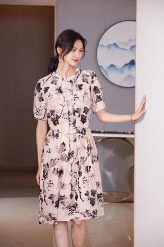 现货供应,女装其它,v2u