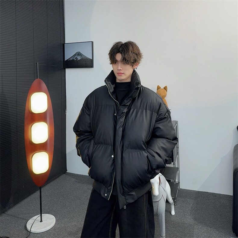 现货冬季三防重磅硬挺boxy短款羽绒刺绣立领PU皮棉衣外套加厚棉服，男装棉衣，电商A486-1