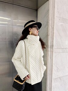 轻薄衣，感情寻找它的模特儿，衣服挂在橱窗，有太多人适合，,女装棉衣/棉服,蓝衣可