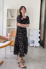 黑色茶歇法式碎花连衣裙女2025年夏季新款高级感收腰显瘦开叉长裙，女装连衣裙，浪娴服饰