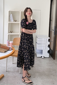 黑色茶歇法式碎花连衣裙女2025年夏季新款高级感收腰显瘦开叉长裙图片
