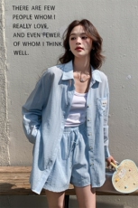 超火减龄感穿搭翻领长袖蓝色条纹上衣配短裤女夏2025新衬衫两件套，女装套装/套裙，帛锦泉