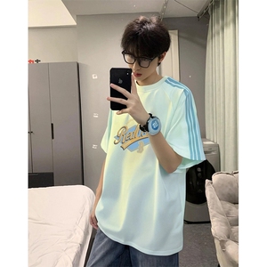 抖音得物品质二开240克宽松纯棉美式潮牌印花三条杠中性风短袖T恤图片