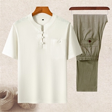 白色上衣+豆绿长裤