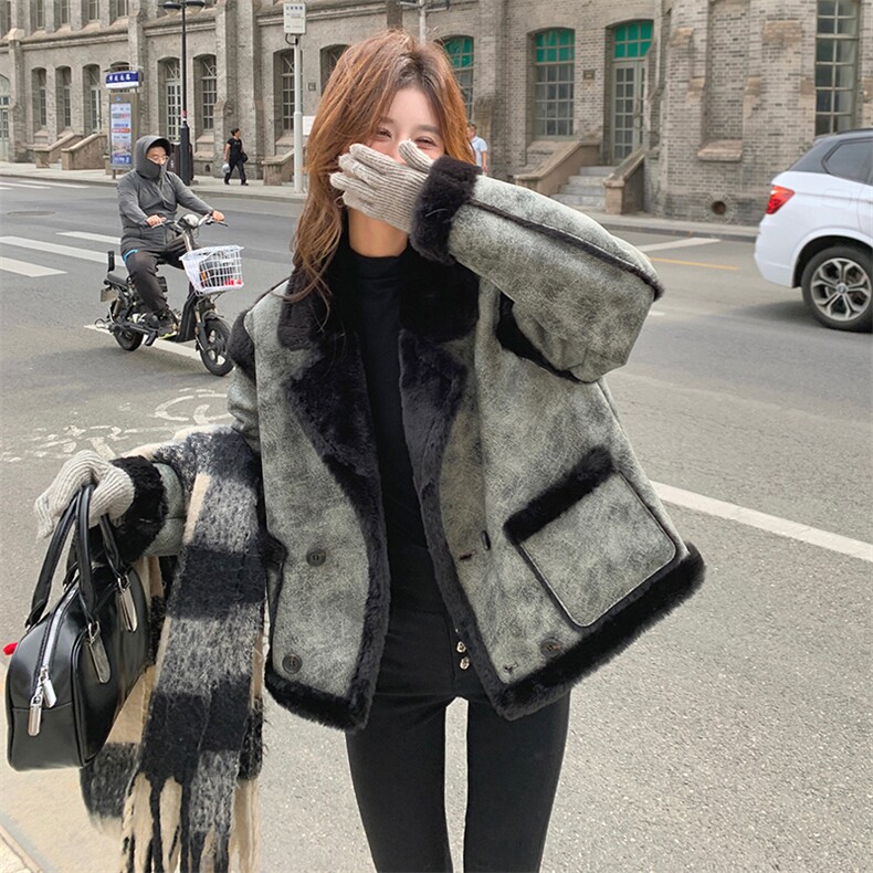 法式西装领皮毛一体女冬季羊羔毛短外套加绒机车棉服6077P195K278,女装短外套,维壹