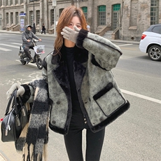 法式西装领皮毛一体女冬季羊羔毛短外套加绒机车棉服6077P195K278，女装短外套，维壹