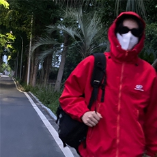 红色
