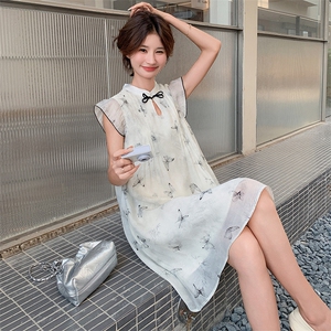 新中式甜美米白色印花连衣裙2025夏季小众独特漂亮绝美国风娃娃裙图片