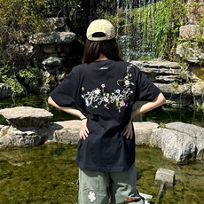 黑色