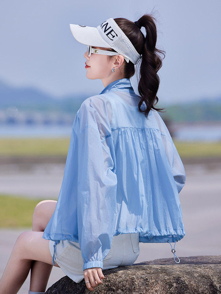 时尚蓝色短款女轻薄小外套夏季新款连帽旅行户外透气长袖薄短外套,女装防晒衣,靓衣阁