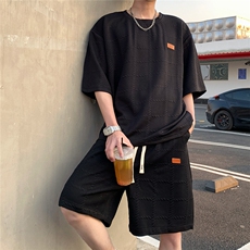 黑色
