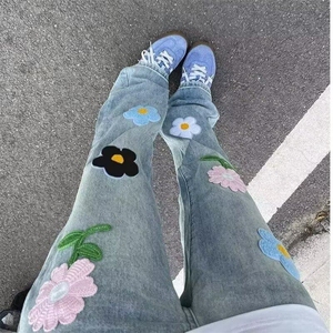 美式高街vibe风复古水洗花朵刺绣贴布牛仔裤男女微喇垂感潮流裤子图片