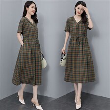 现货，2022年夏季新款女装时尚文艺休闲棉麻连衣裙格子，女装连衣裙，依万里