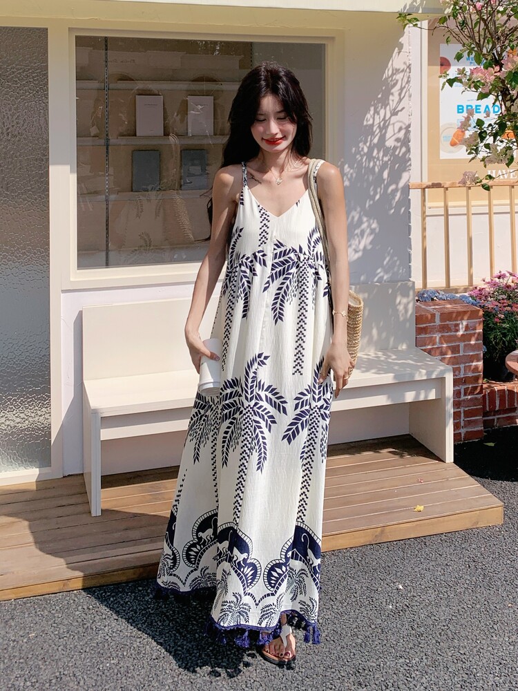 海边度假松弛感吊带连衣裙女2025年夏季新款印花流苏气质休闲长裙,女装连衣裙,诺蝶