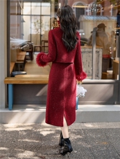 现货2025年红色小香风套装订婚礼服女结婚新娘便装90羽绒两件套，女装套装/套裙，众宇琦
