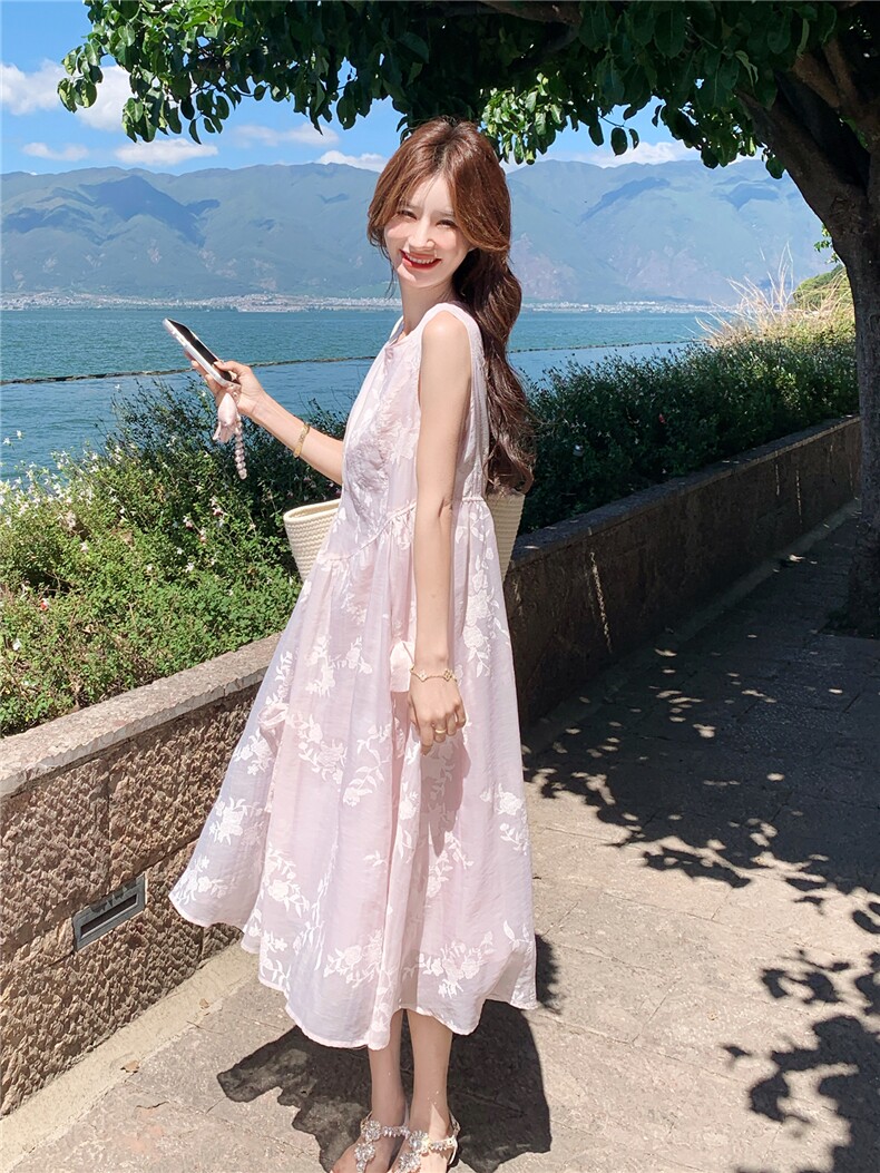 2026夏季新款法式A字娃娃裙粉藕色显嫩百搭出片连衣裙中长无袖,女装连衣裙,艾米莉亚
