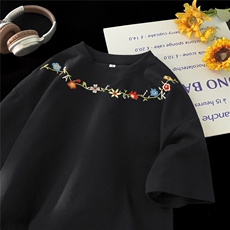 黑色