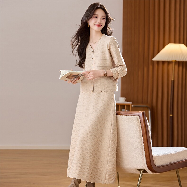 秋装2025年新款v领提花针织开衫长款及地高腰a字大摆半身裙两件套，女装羊毛衫，艾米