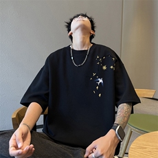 黑色