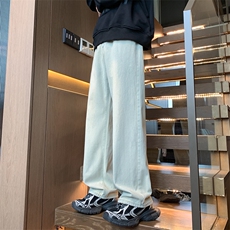 泥黄色