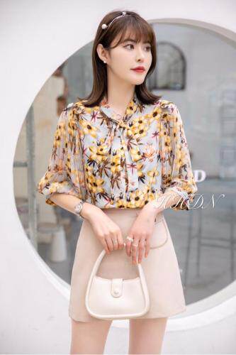 【现货】夏季新款韩版时尚大方女装小衫，女装，红火丹妮