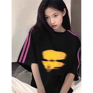 抖音得物品质二开240克宽松纯棉美式潮牌印花三条杠中性风短袖T恤图片
