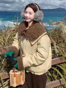 减龄翻领皮毛一体短款外套女2025年冬季新款小个子羊羔毛皮衣图片
