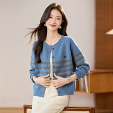 韩系学院风条纹长袖针织衫外套女春秋季新款小熊刺绣外搭毛衣开衫，女装羊毛衫，艾米