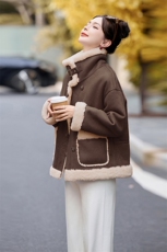 现货！冬季新款女2024时尚舒适保暖气质优雅大气毛绒拼接皮毛外套，女装短外套，魅影